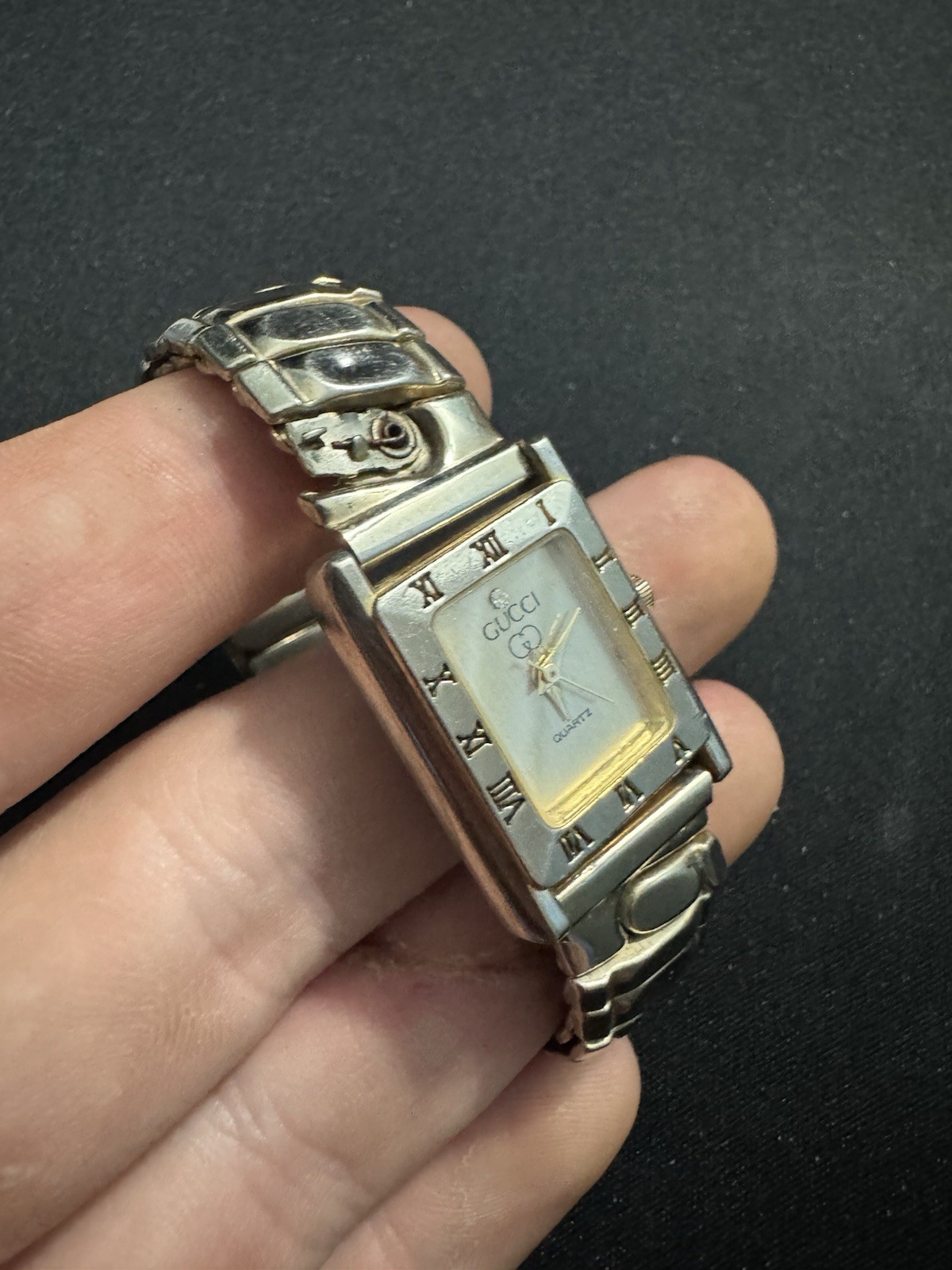 Vintage Gucci Watch Quartz 24mm Unisex Gold Dial Needs Battery Read Description