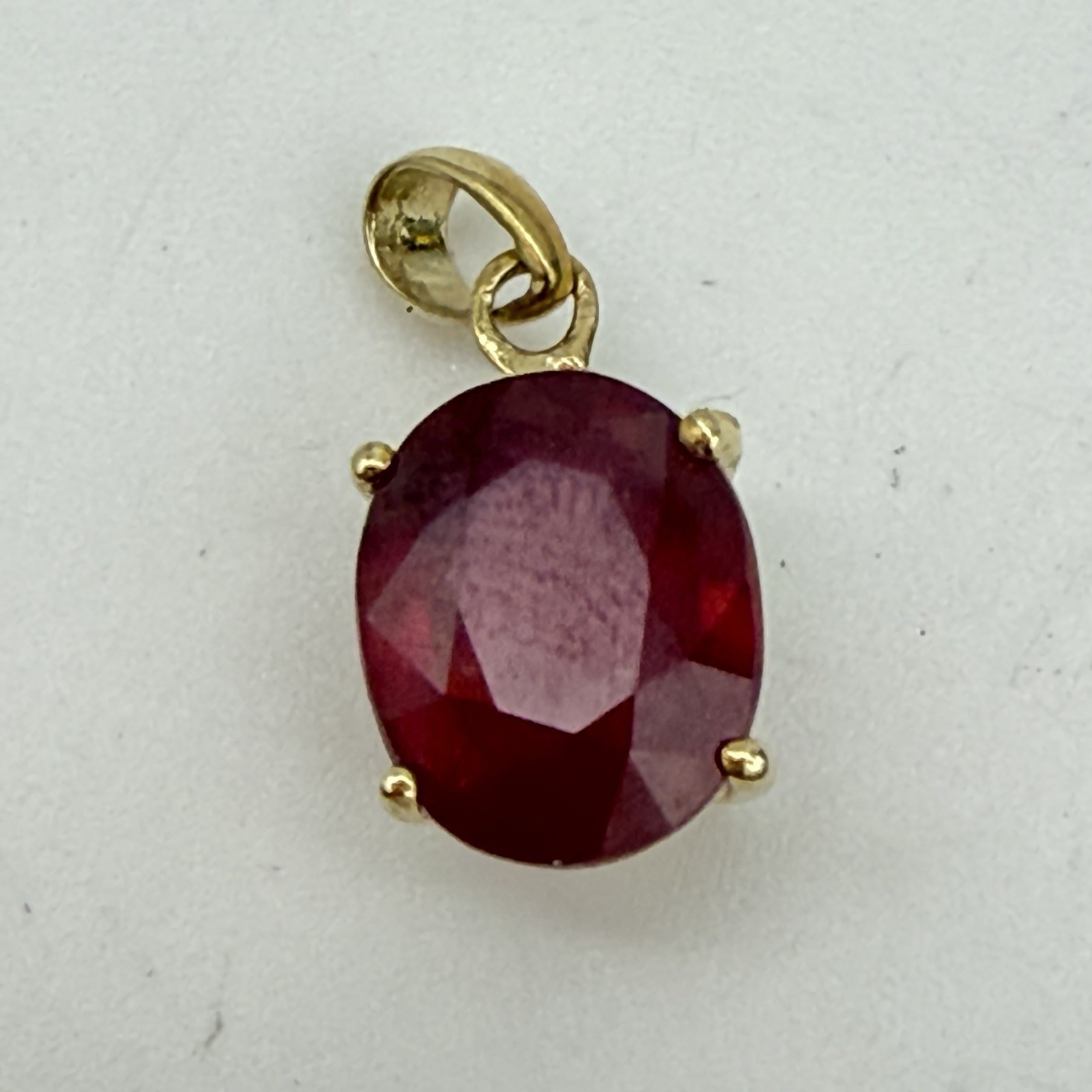Vtg 10k Yellow Gold Ruby Pendant 8 By 10mm Oval Aprox. 3.5 Carat 1.39 Gr