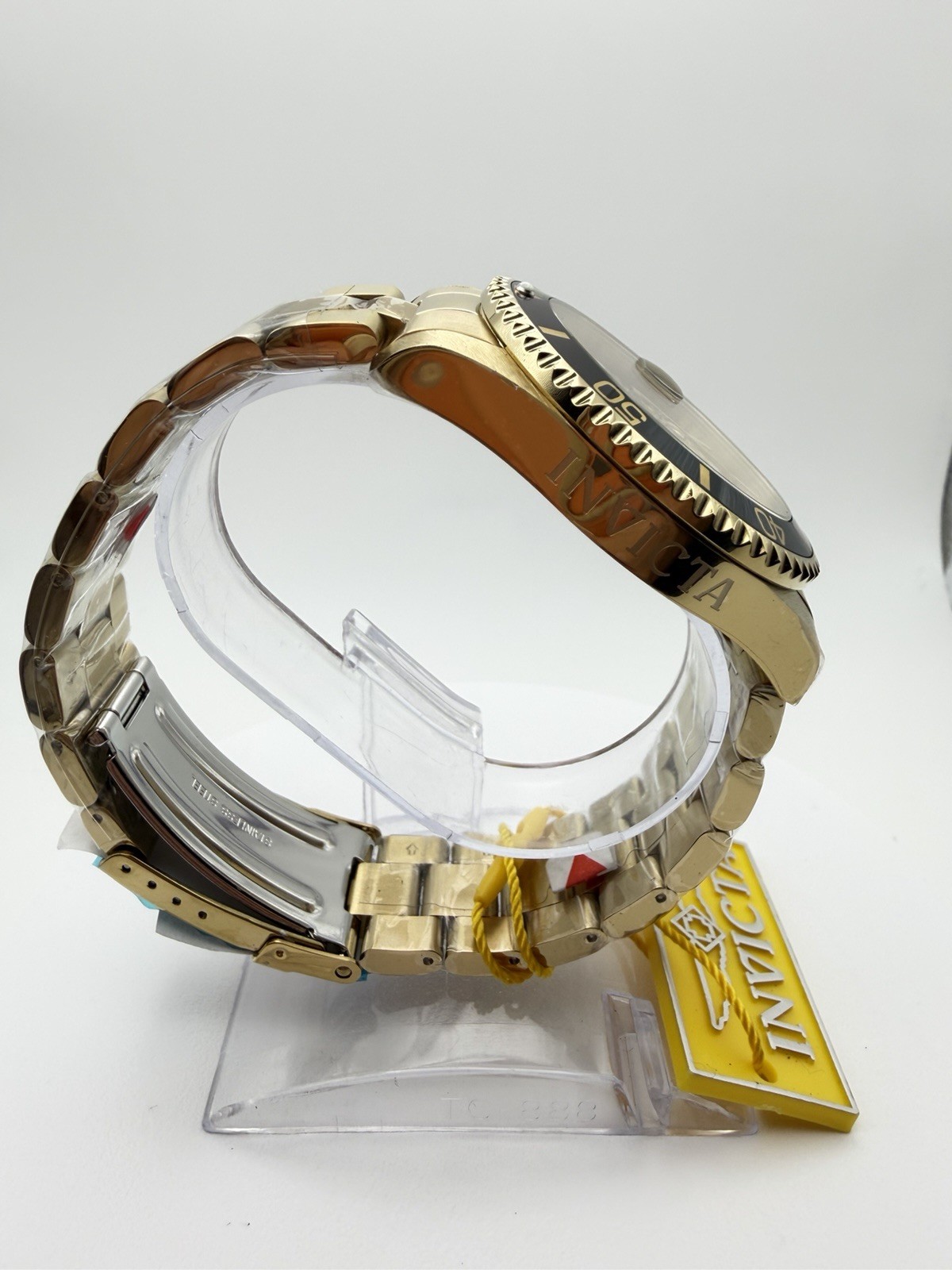 30025- Invicta Pro Diver Currentwave Men’s Watch- 43mm Watch – Gold