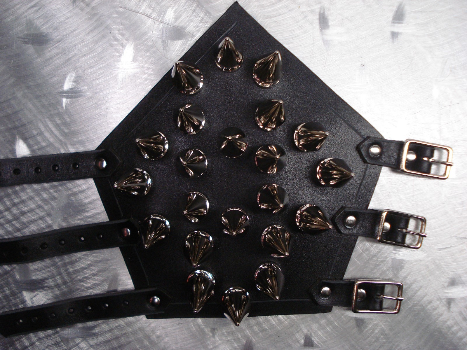 LEATHER GIANT SPIKED GAUNTLET. BLACK METAL… (MDLG0319)….. TEITAN BLOOD