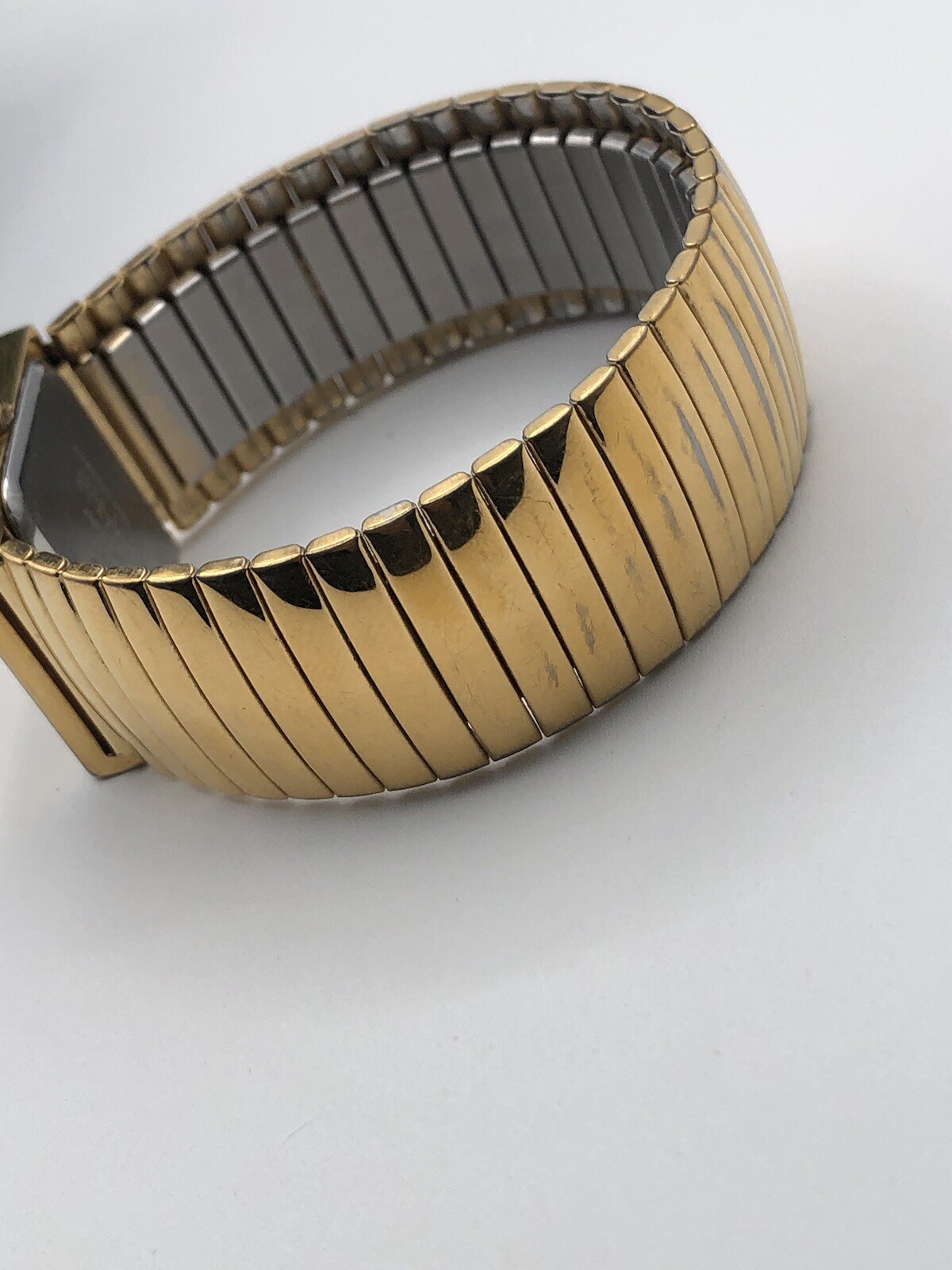 JOAN RIVERS V377 Classic Collection Gold Tone QUARTZ WATCH w/Stretch Band
