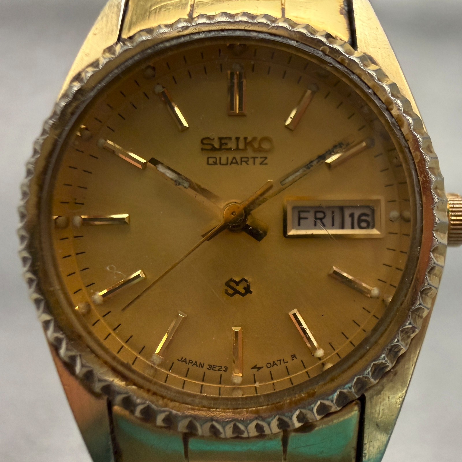 Seiko SQ Watch Women 24mm Gold Dial Gold Tone Daydate Round 3E23-0A69 New Batt