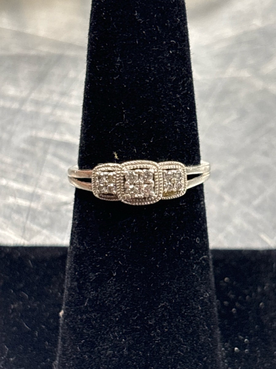 Silver-Diamond Ring 12 Diamonds .012 Carat T.W. 925 Silver 2.4g Size (QUC027263)