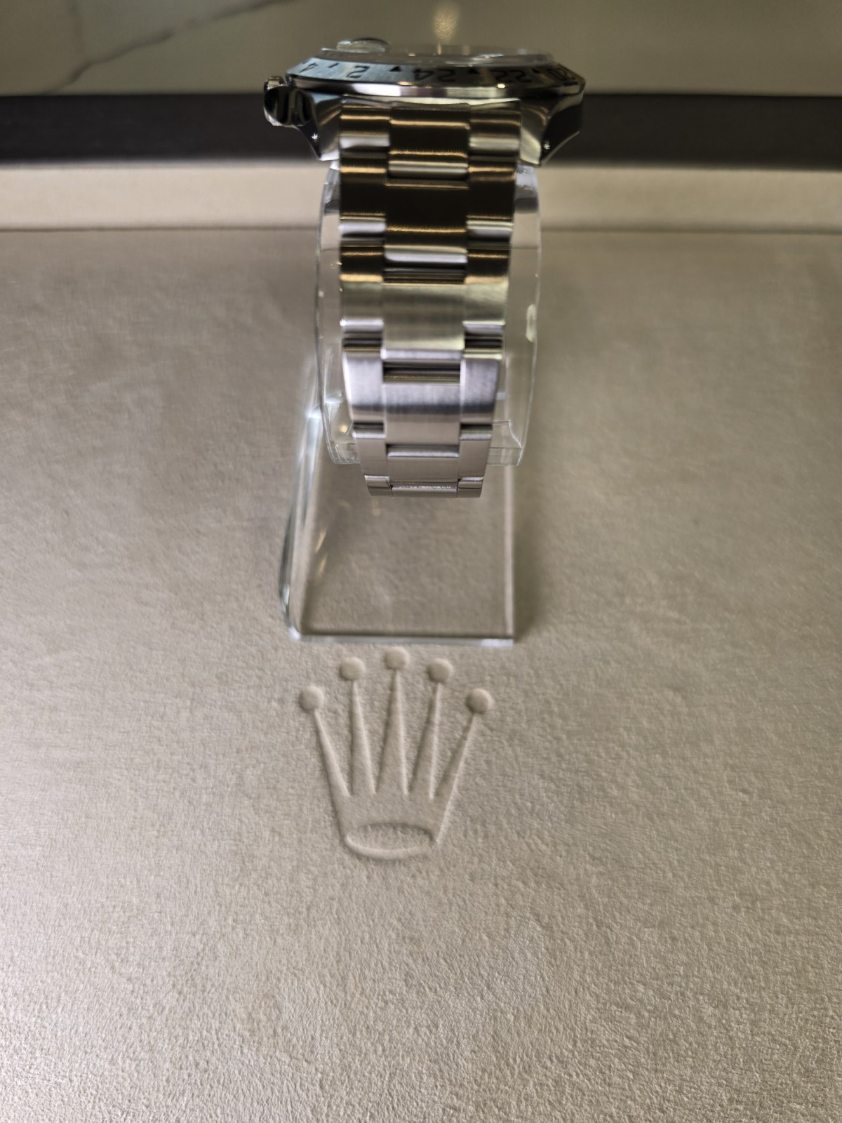 Rolex Explorer II Polar White 40mm – 16570 K Serial Stainless Steel