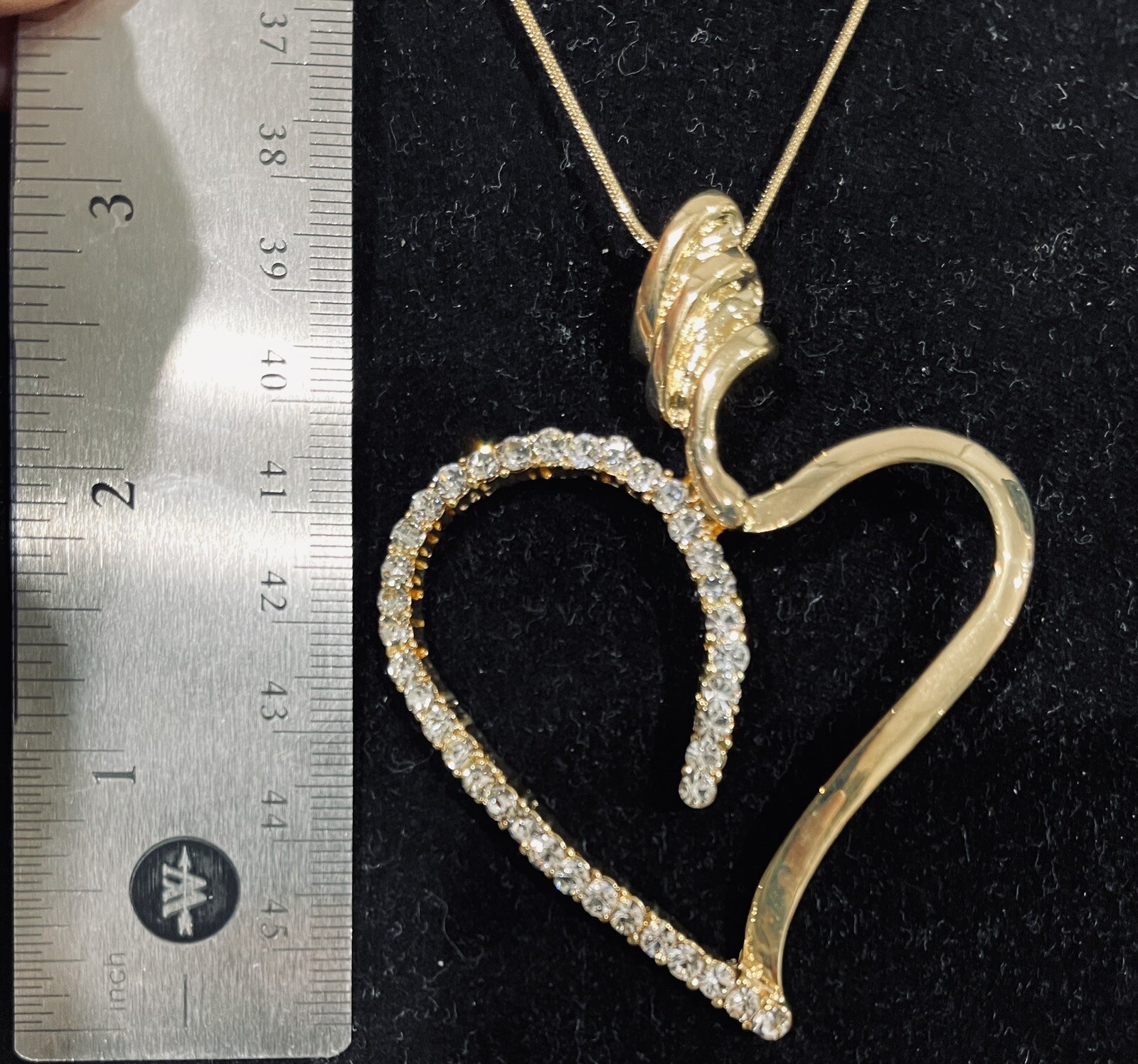 NIB LOVE HEART PENDANT ROUND CUBIC ZIRCONIA 18KT YELLOW GOLD PLATE 18″ CHAIN INC