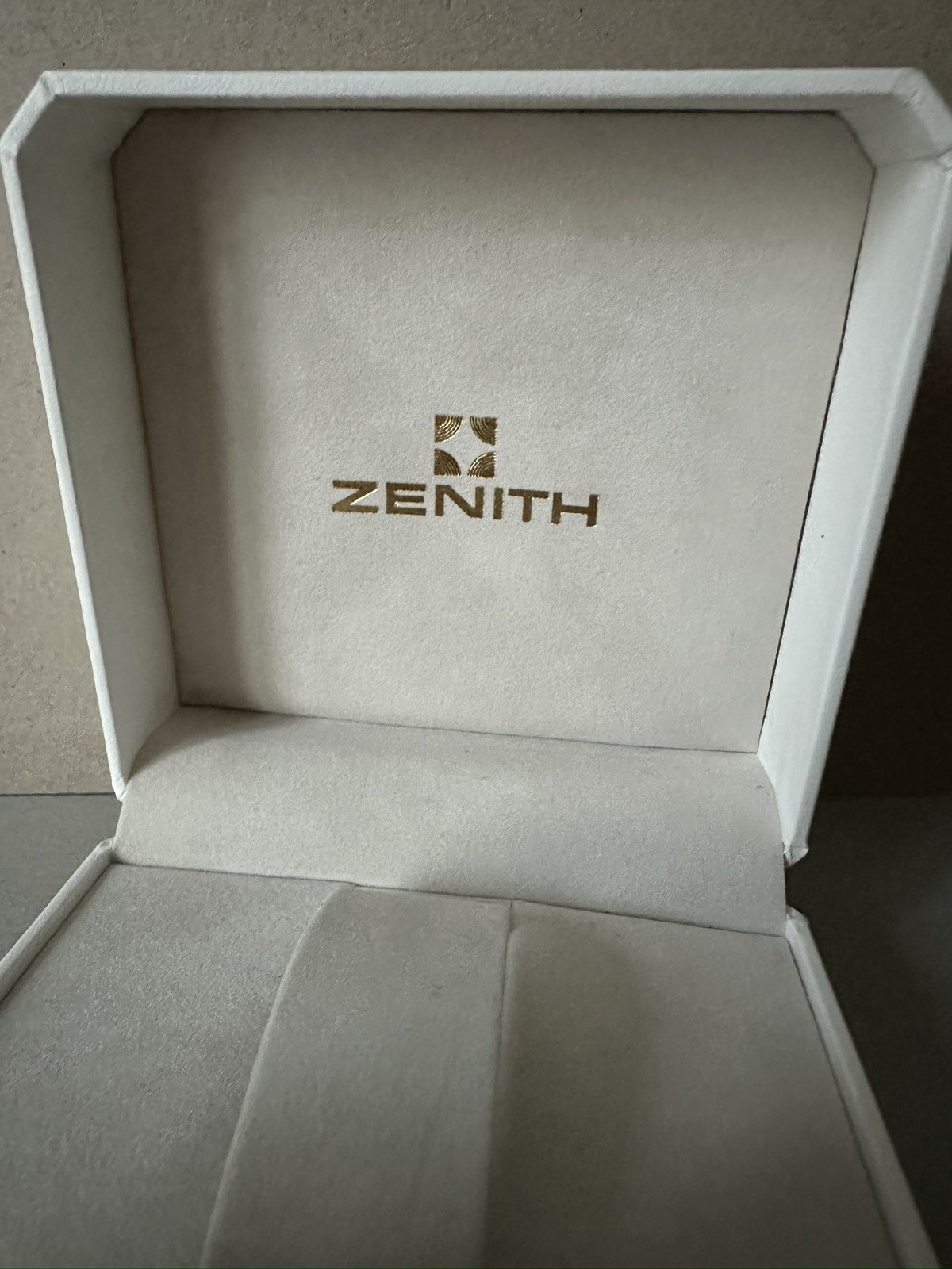 Vintage Zenith Pacific museum lady Quartz ETA 255.441 with box – working