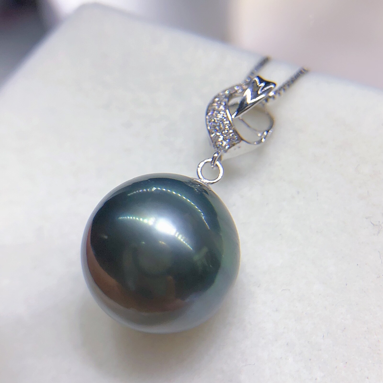 13.7mm Big Tahitian Green Pearl Pendant Intense Black Green Color 18k White Gold