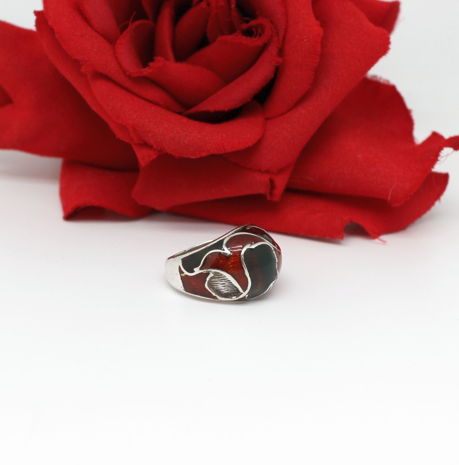 Sterling Silver Black & Burgundy Ring Size 8 8.82g CAT RESCUE