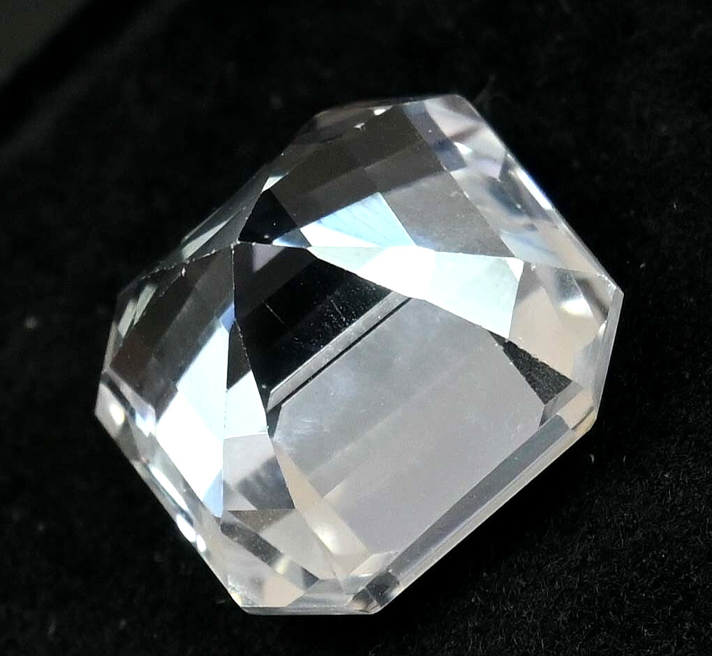 Flawless 14.85 Ct Natural White Colorless Montana Sapphire Certified Gemstone