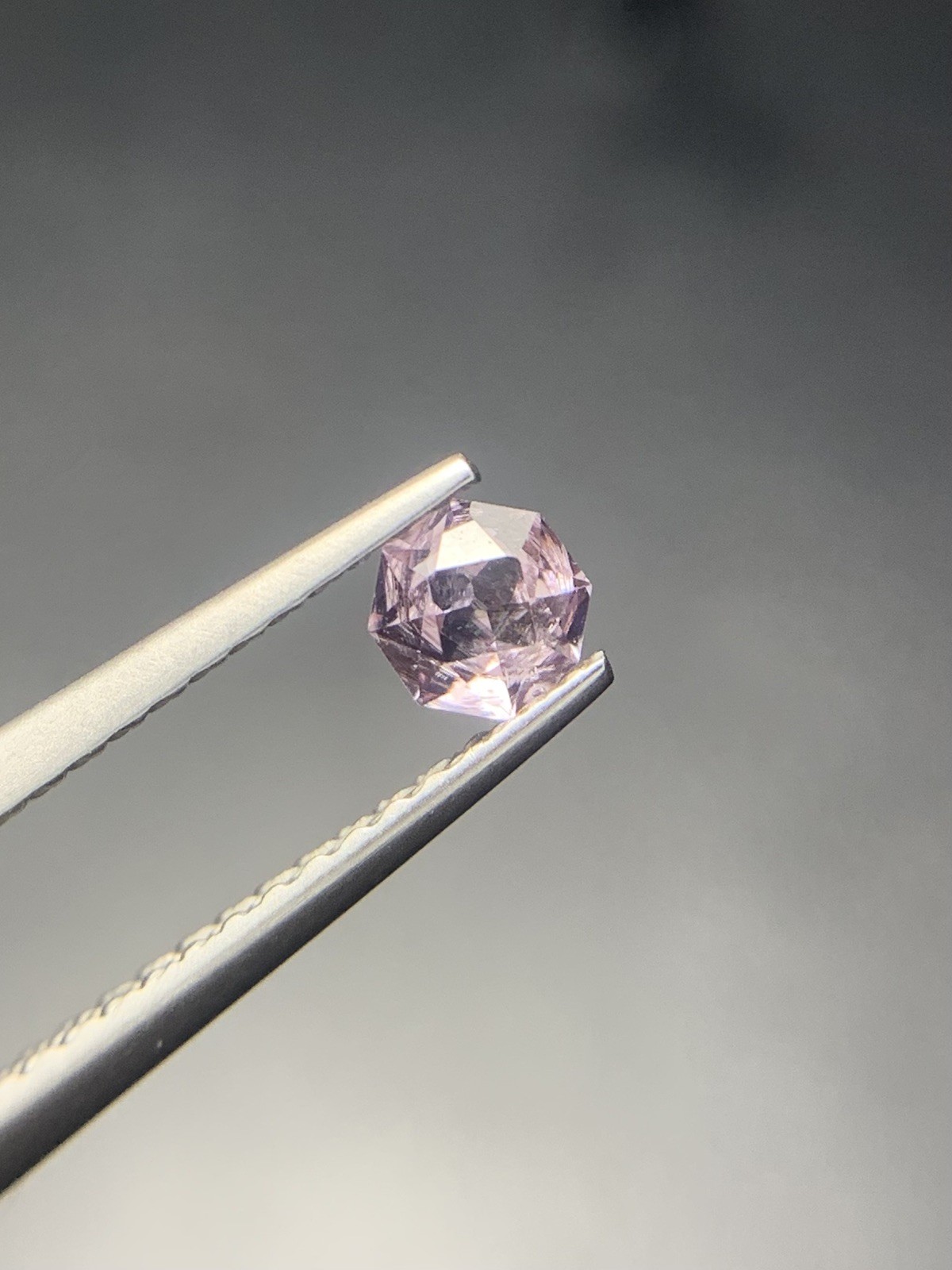 0.18/Ct,Natural Lavender Tajik Pink Spinel ,Round shape,H-saturation,E-Clean,