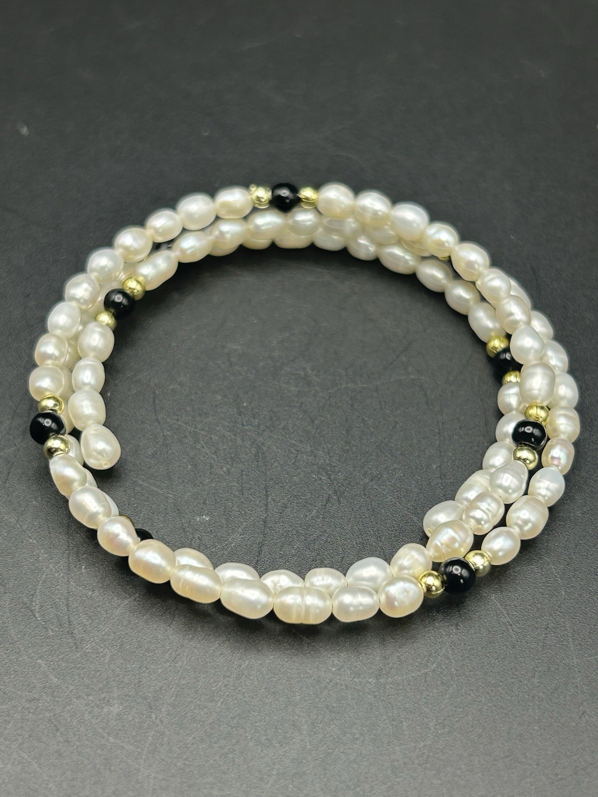 VTG White Cultured Fresh Water Pearl Black Onyx Gold Beaded Flex Wire Bracelet