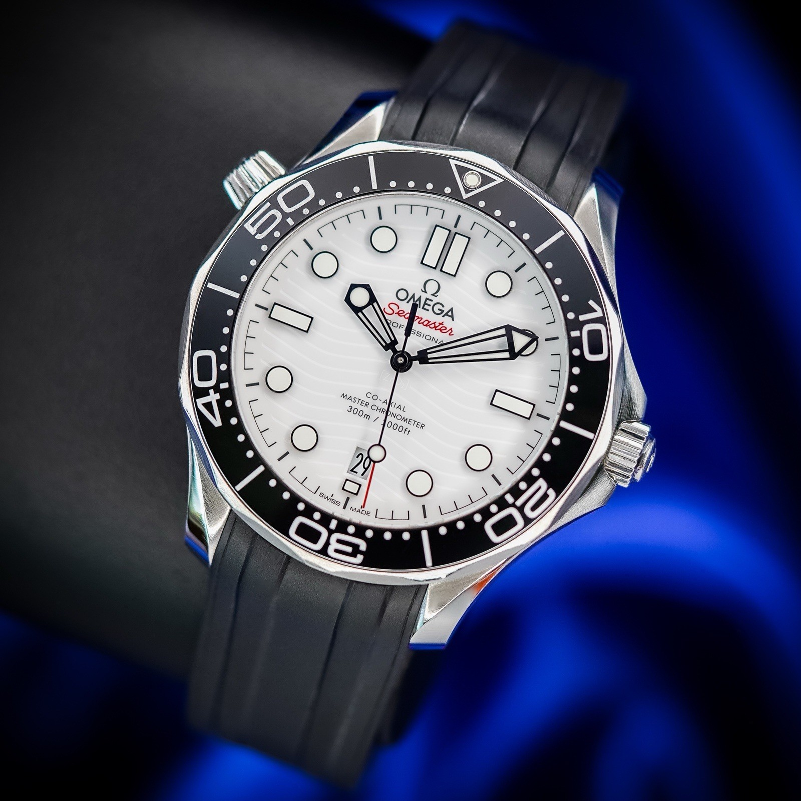 Omega Seamaster Diver 300M 210.32.42.20.04.001 42mm Steel White Dial Box Papers