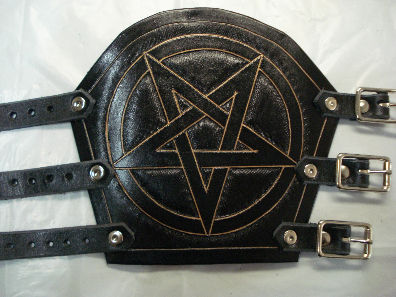 LEATHER LEATHER CARVED GAUNTLET…DEATH METAL…(MDLG0152)….BRUJERIA