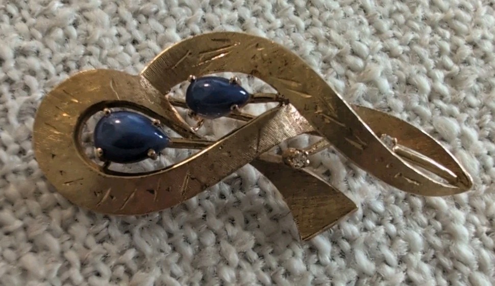 VINTAGE 14K YELLOW GOLD STAR SAPPHIRE AND DIAMOND PIN BROOCH-8.8 GRAMS
