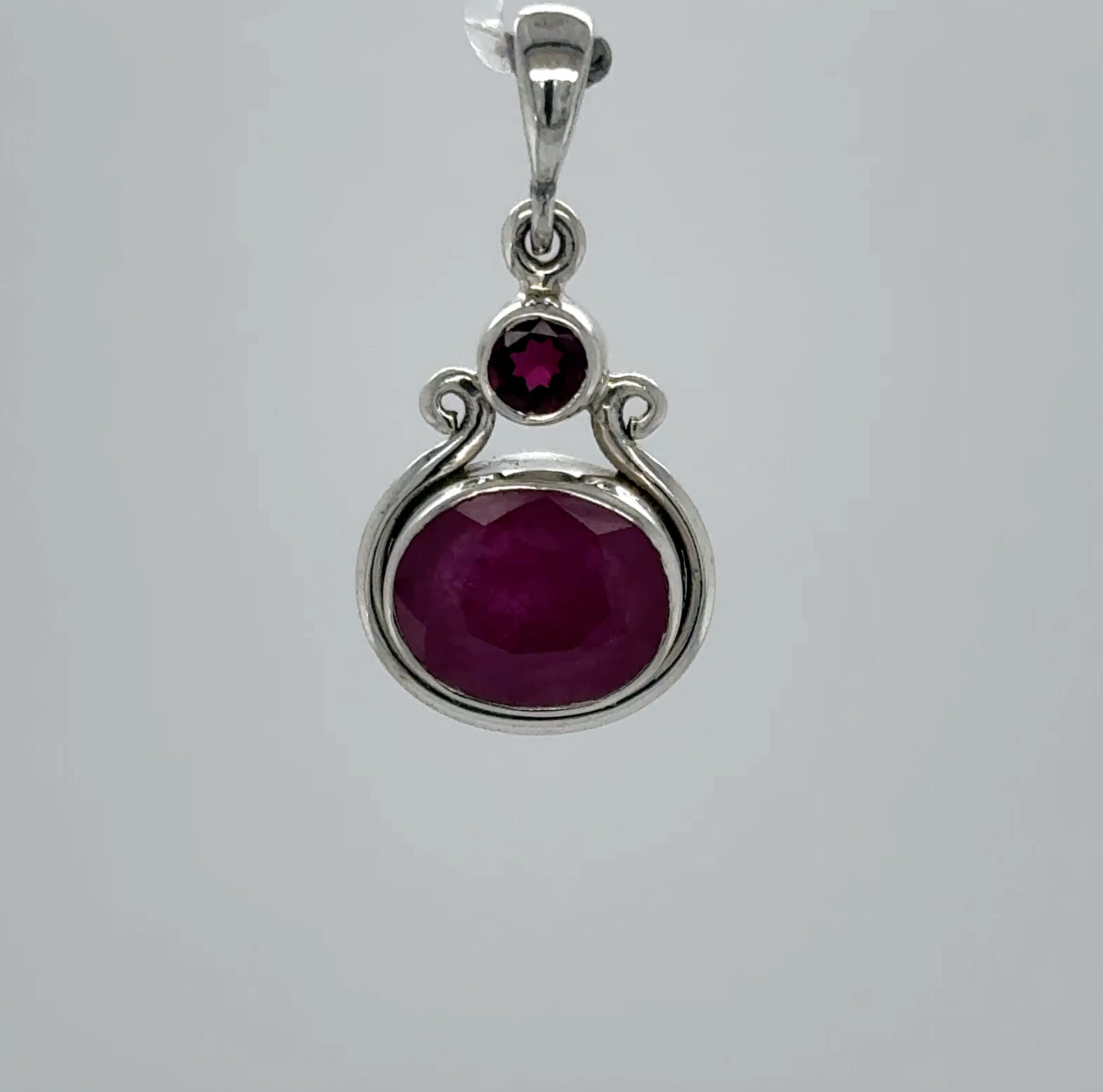 925 Sterling Silver – Oval Red Ruby & Garnet Pendant / Pendentif Rubis en argent