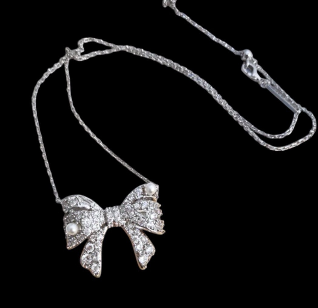 New Krista Silver Bow Short Pendant Necklace in White Mix on Kendra Scott Card