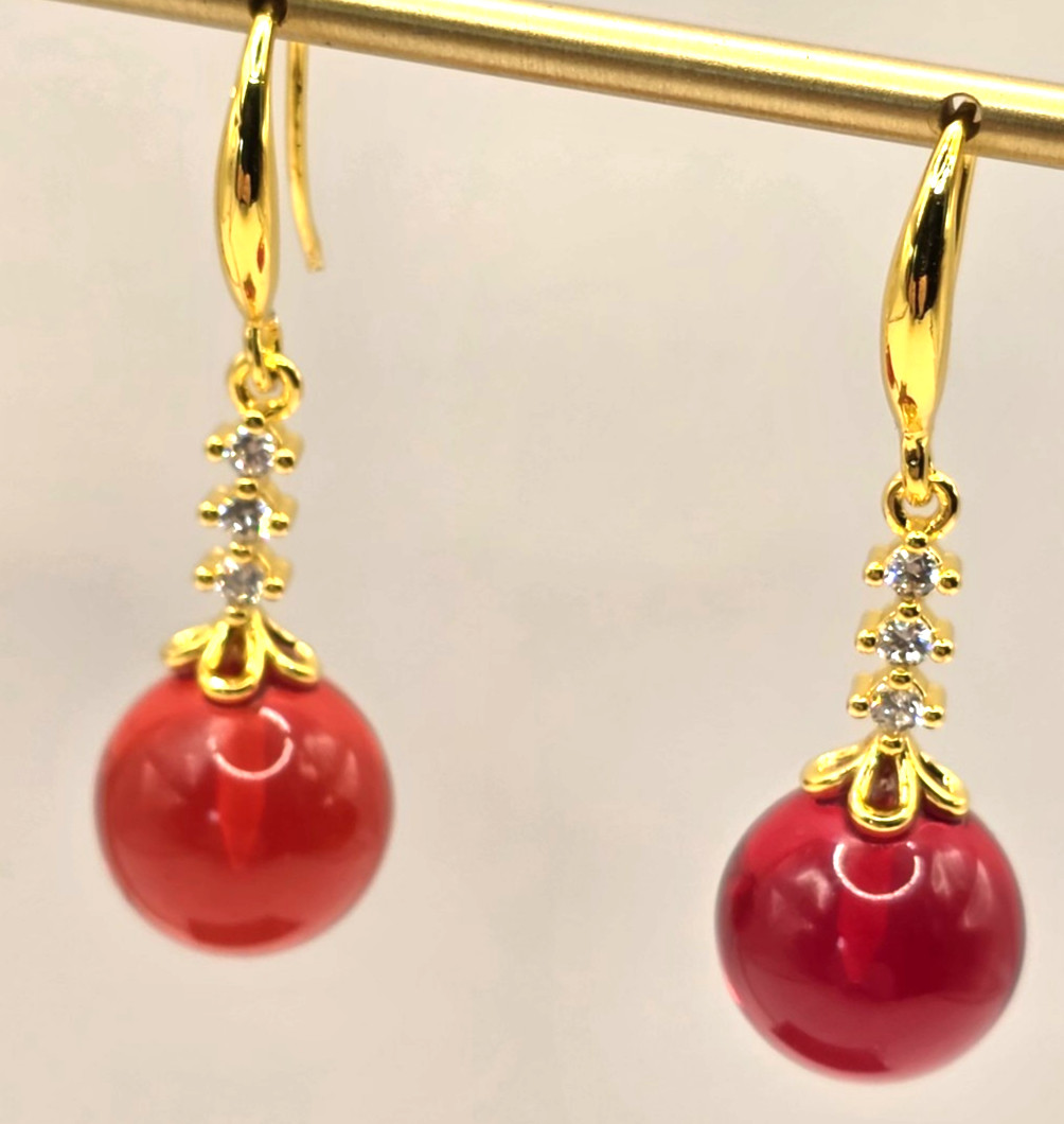 1 Pair of Women’s Fashion Red & Gold Dangle Earrings – NEW