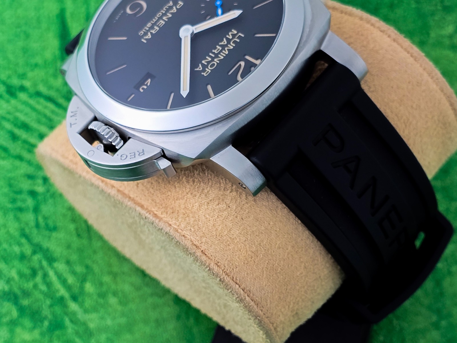 Panerai Luminor Marina 44 MM Black Dial on Black Rubber New Card 2020