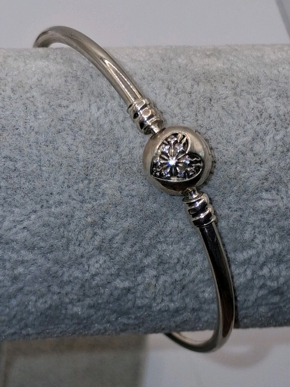 Pandora Sterling Silver You Melt My Heart Bangle 598619C00 S925 ALE 20cm