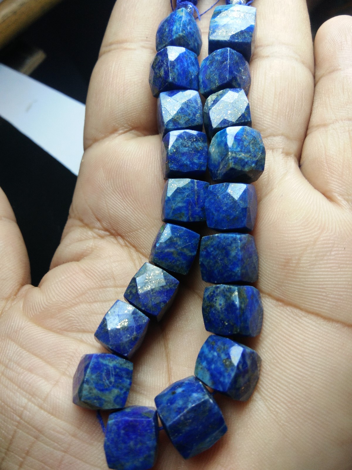 GENUINE LAPIS LAZUI FACETED CUBE 8-8.5 MM BEADS 7″ STRANDS