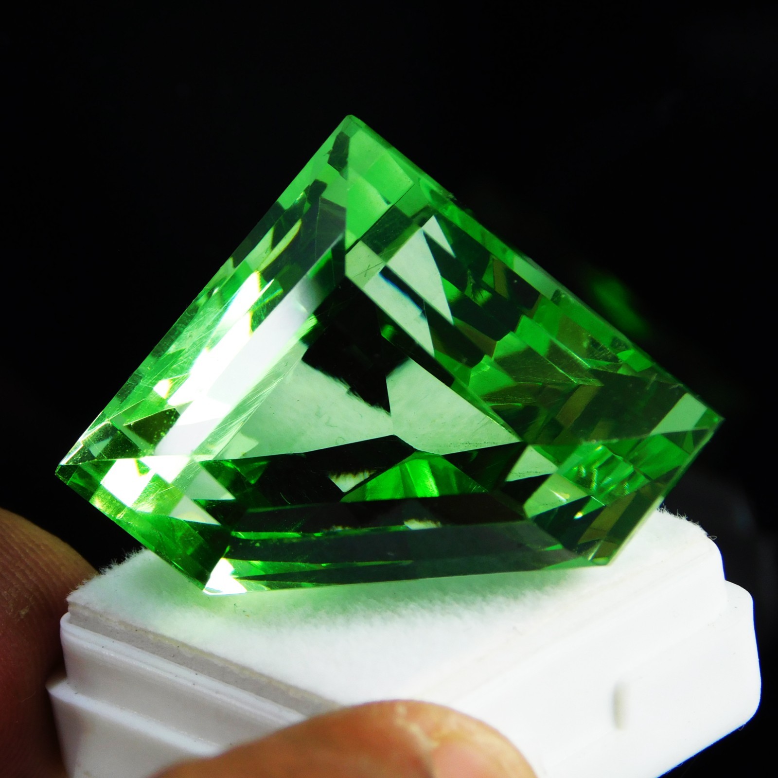 Certified 86.90 Ct Natural Green Tsavorite Garnet Fancy Cut Loose Gemstone
