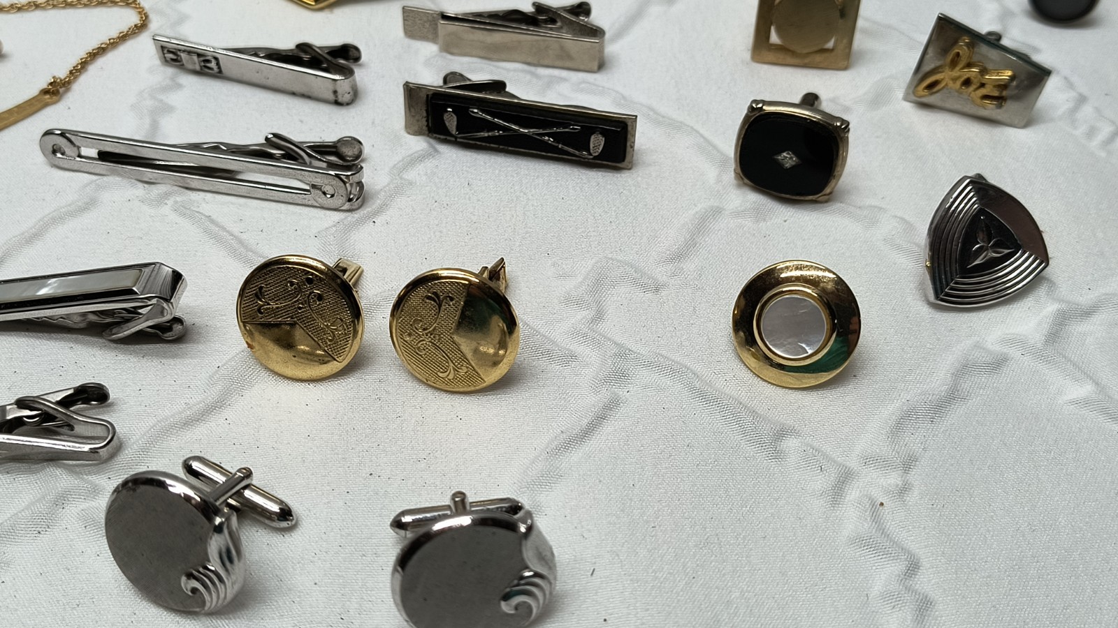 Vintage Tie Tacks Tie Bar Clips Cuff Links Lot Gold & Silver Tone 120 + Pieces