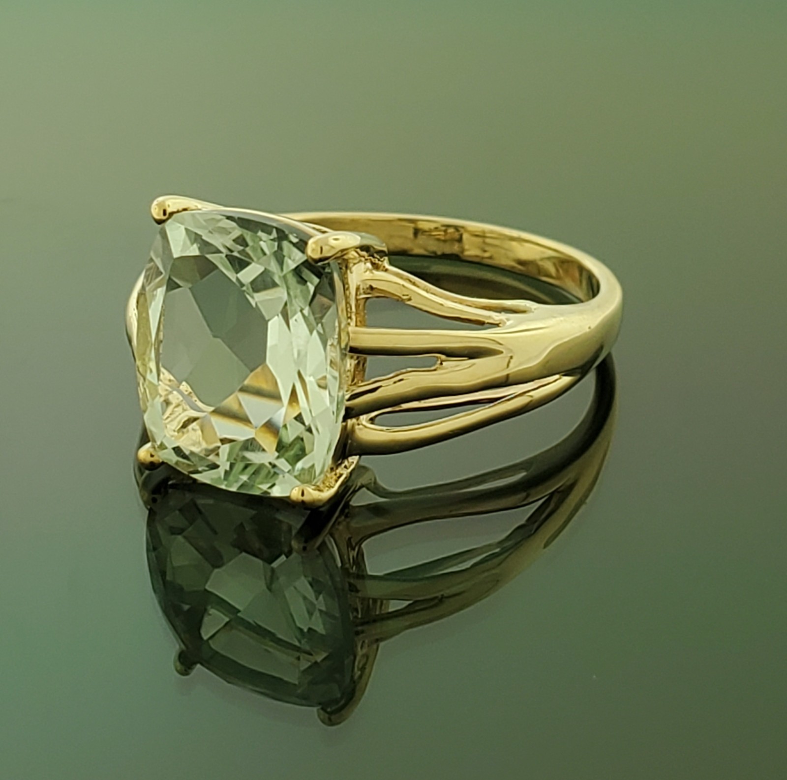 Natural 4.65 Cushion Light Blue Green Ladies Yellow Gold Ring