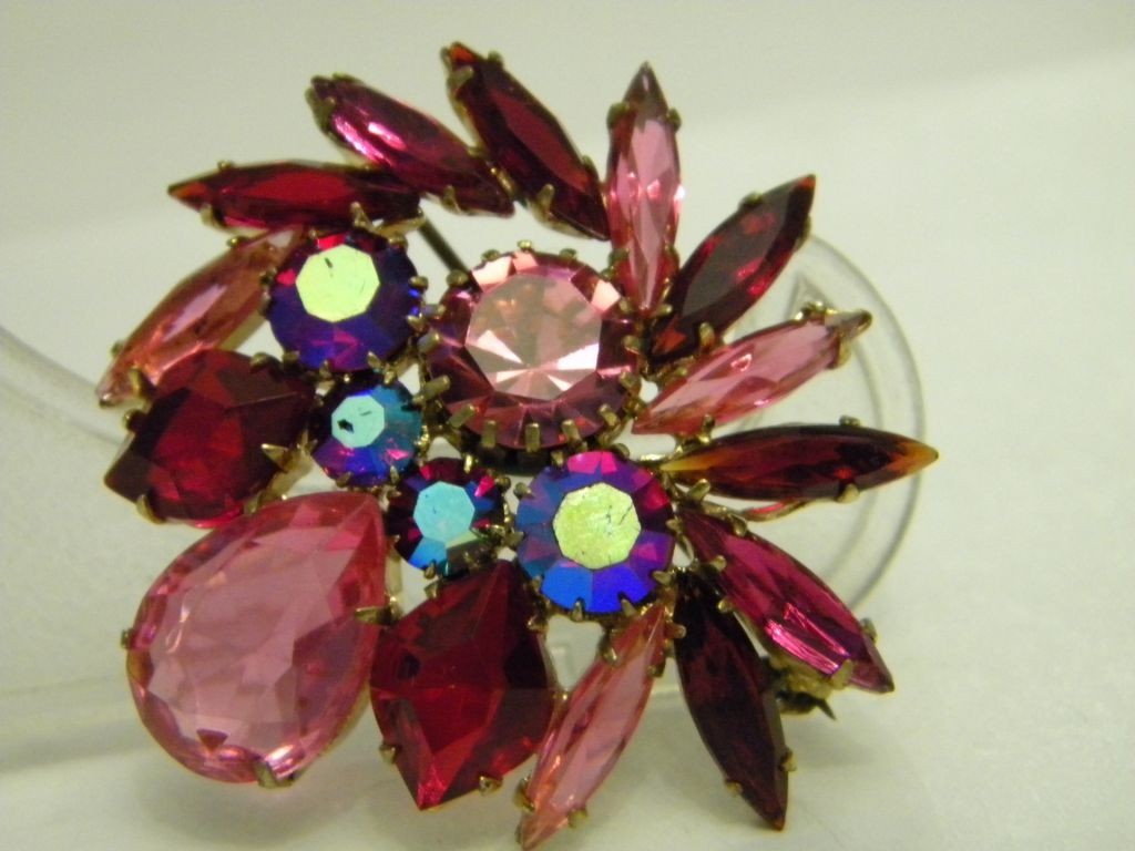 Beautiful Czech Jewelry Brooch Czechoslovakia Vintage Jablonex 198