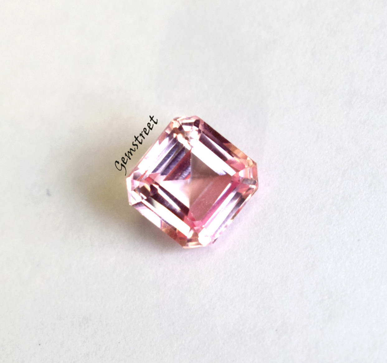 Natural 4.50 Ct Sri Lanka Peach Pink Padparadscha Sapphire Radiant Cut Certified