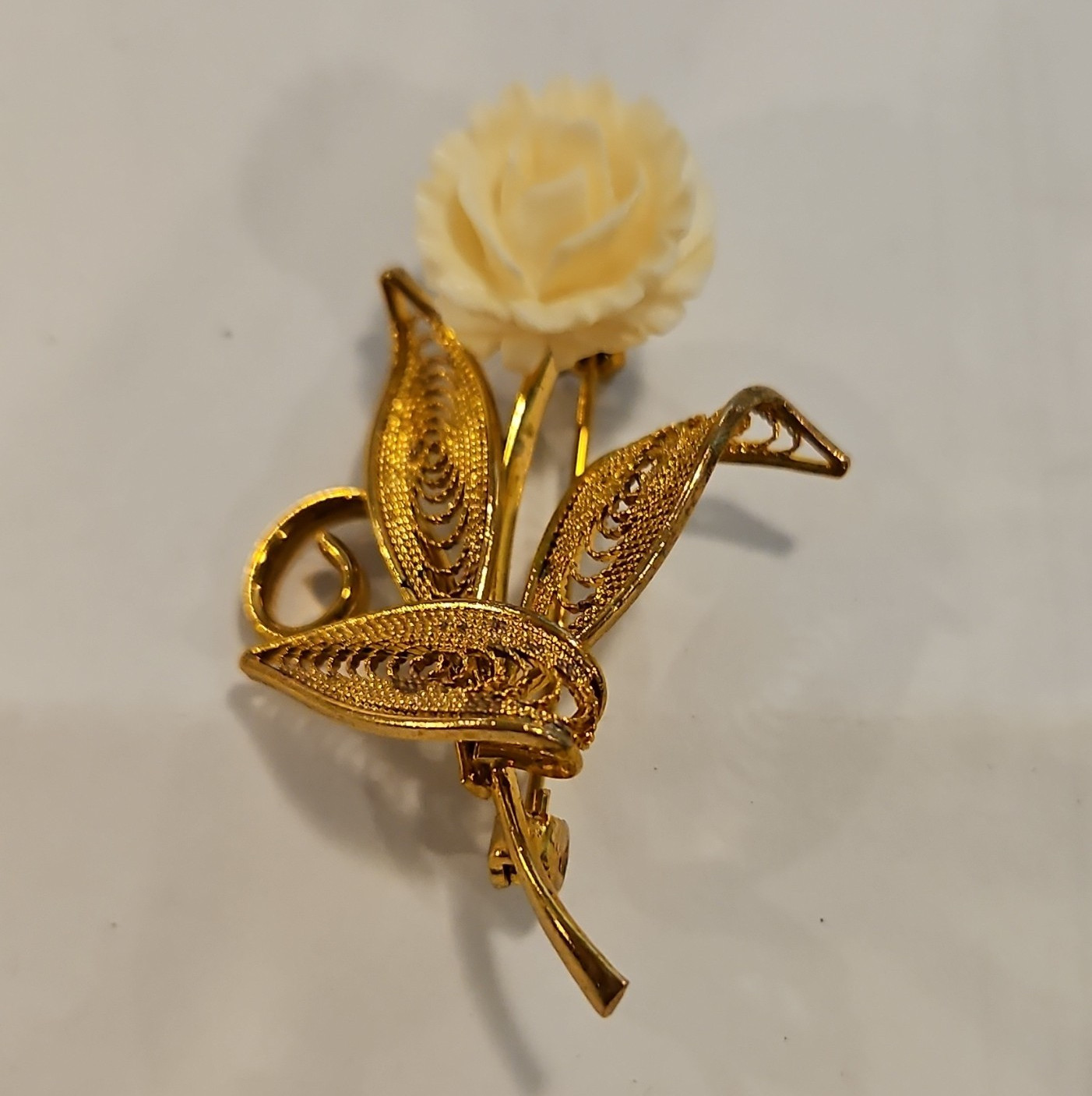 Gold Tone Filigree Flower Brooch Pin w/ Ivory Rose Metal/Plastic No Stone