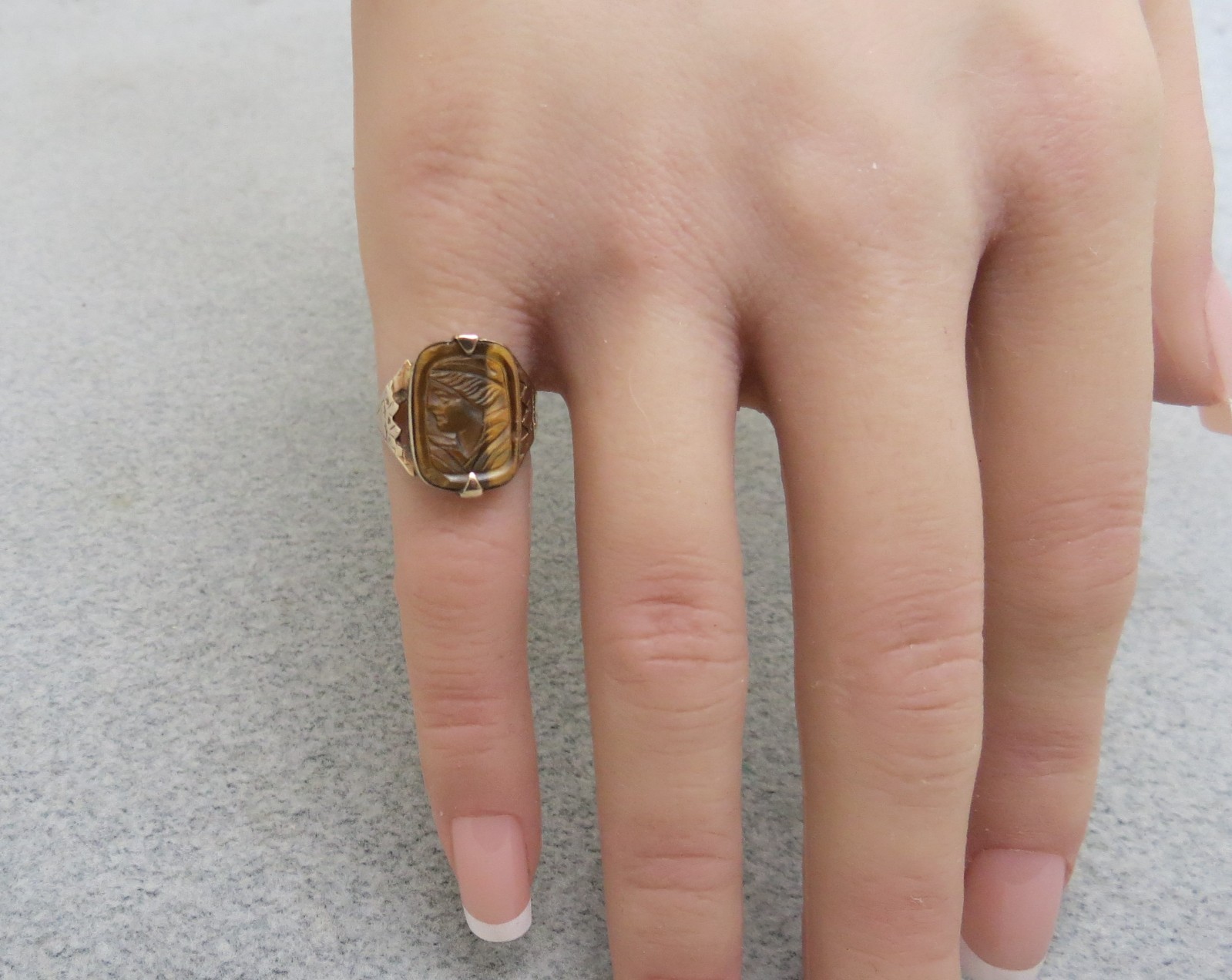 Victorian 10K Yellow Gold Cameo Ring Tiger’s Eye Carved Face Size 5 Pinky 2.52g