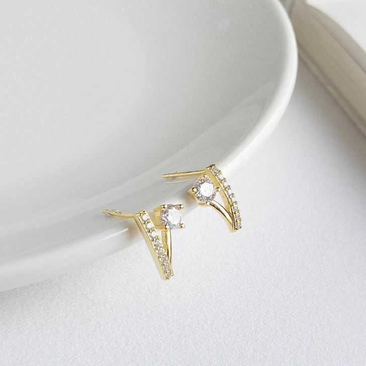 Small Diamonique CZ V shape Stud Earrings 18K Gold Plated Sterling Silver D20