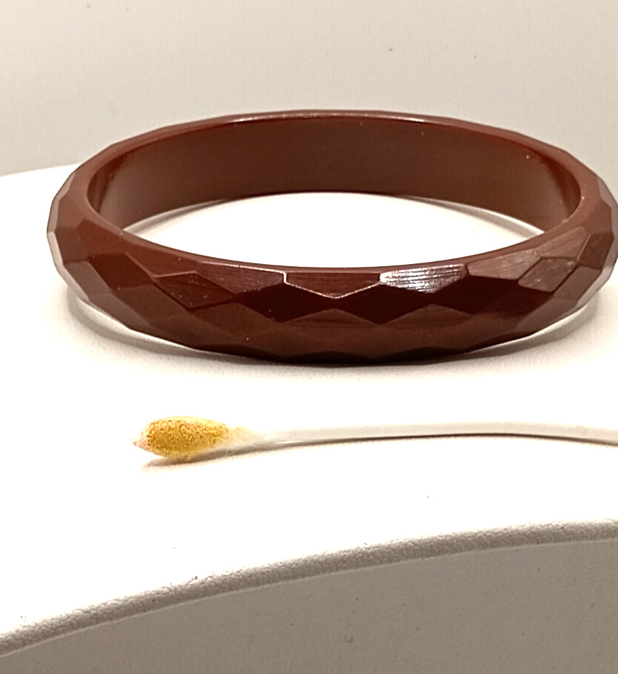 Vintage Bakelite Bracelet Chocolate Brown Size 8 Faceted Diamond Pentagon 1/2″ W