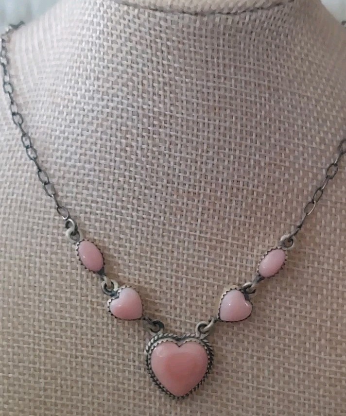 New Sweet Sterling Silver & Natural Pink Conch Heart Necklace