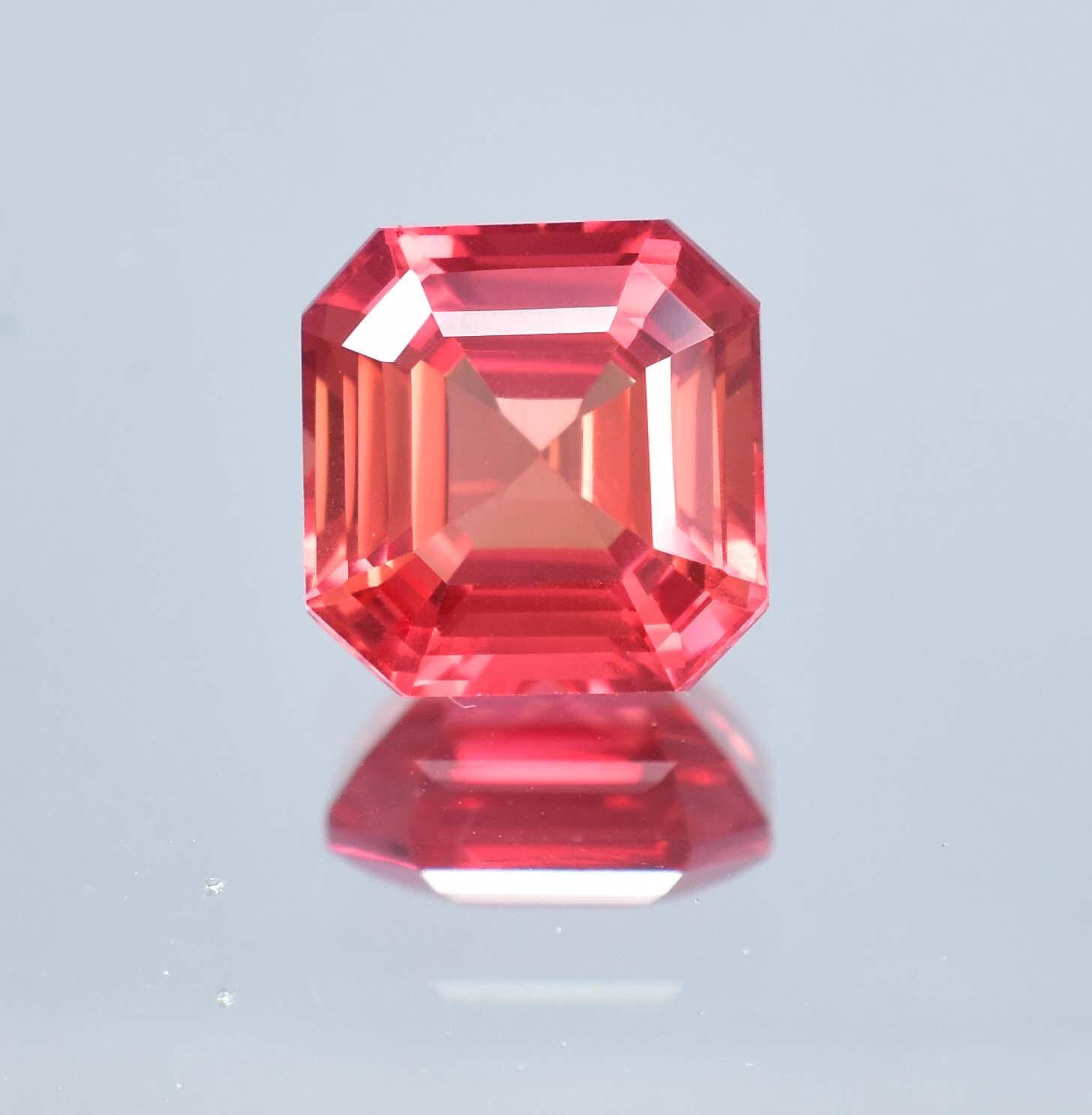 14 x 14 MM Natural Ceylon Padparadscha Sapphire Gemstone 16.25 Ct, GIT Certified