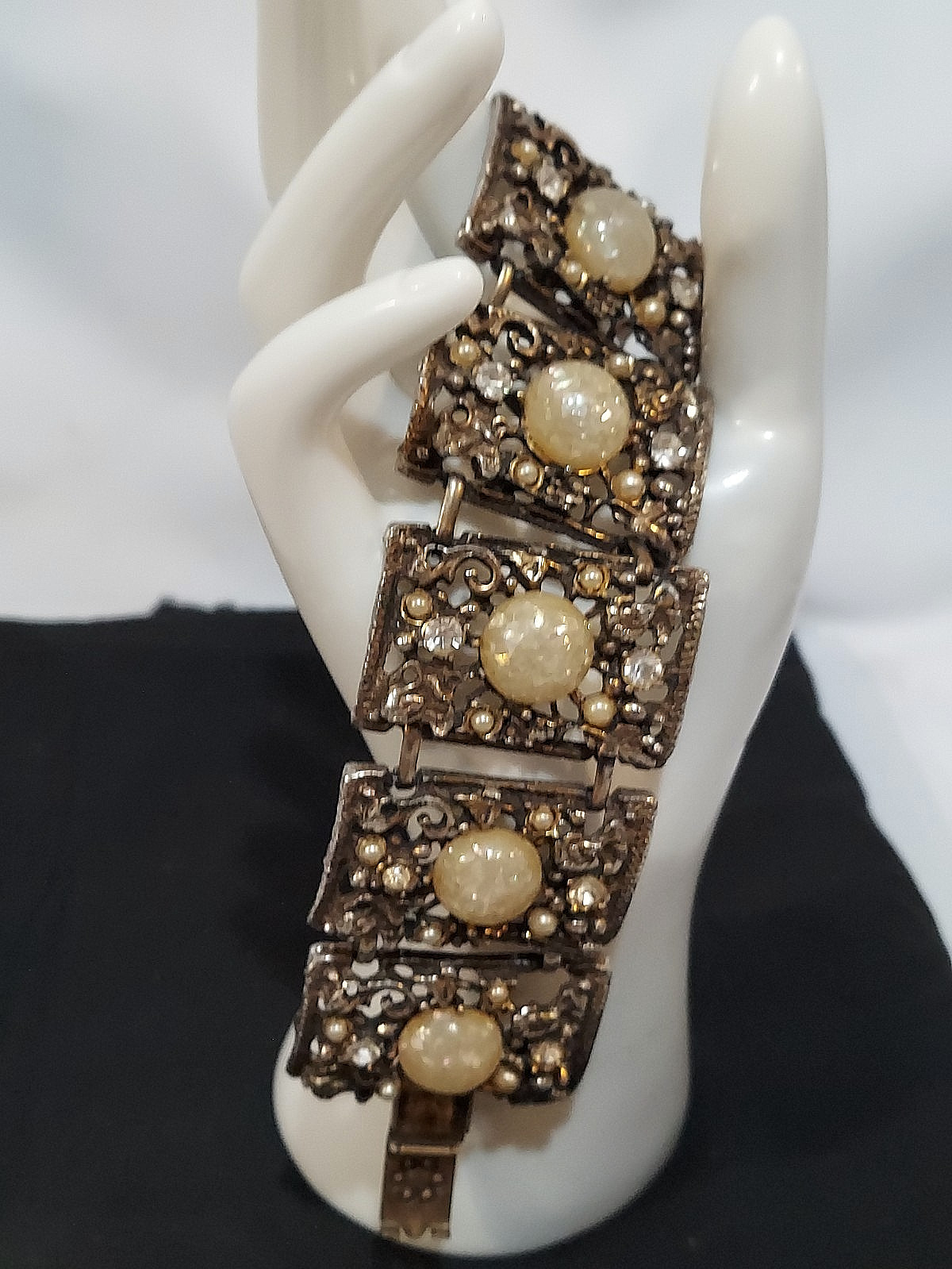 Selro MCM Lucite Confetti Cabochons Faux Opal Pearl Rhinestone 3.7 oz 7 1/4″x2″