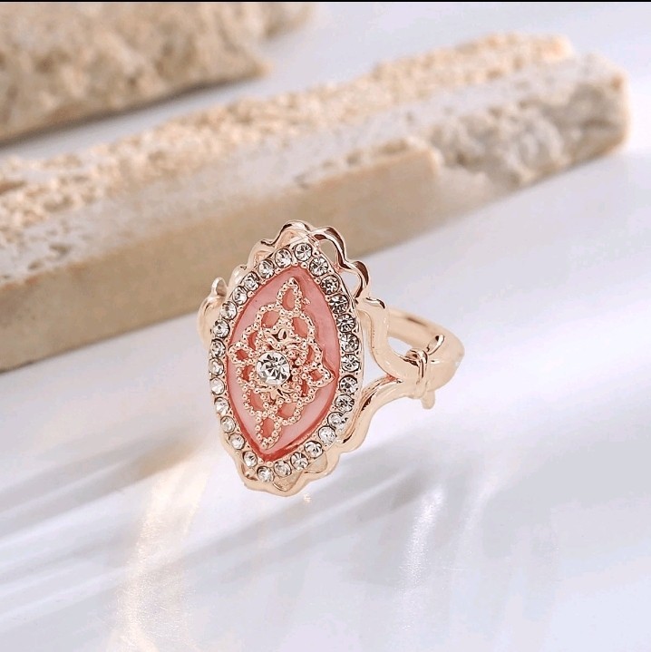 Rose Gold-Plated Zinc Lace Hollow Out Ring With White/Colorless Inlay Size 8
