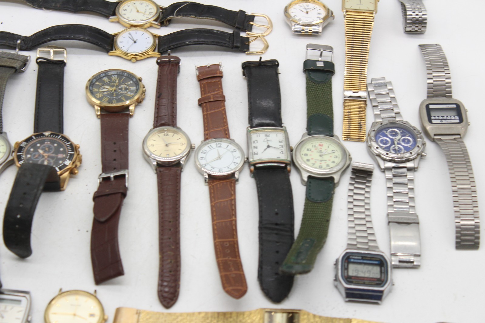 30 x Vintage Gents Quartz Wristwatches Inc. Pulsar, Lorus, Seiko, Swatch, etc.