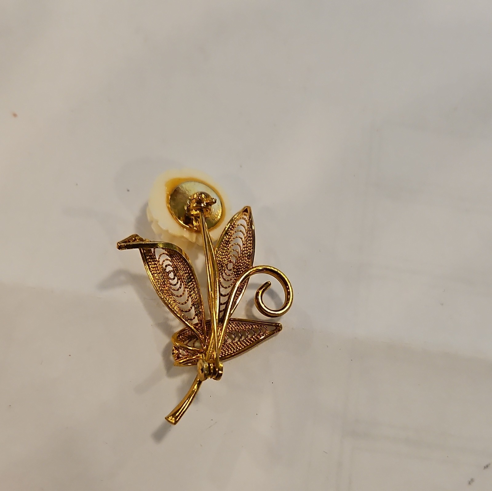 Gold Tone Filigree Flower Brooch Pin w/ Ivory Rose Metal/Plastic No Stone