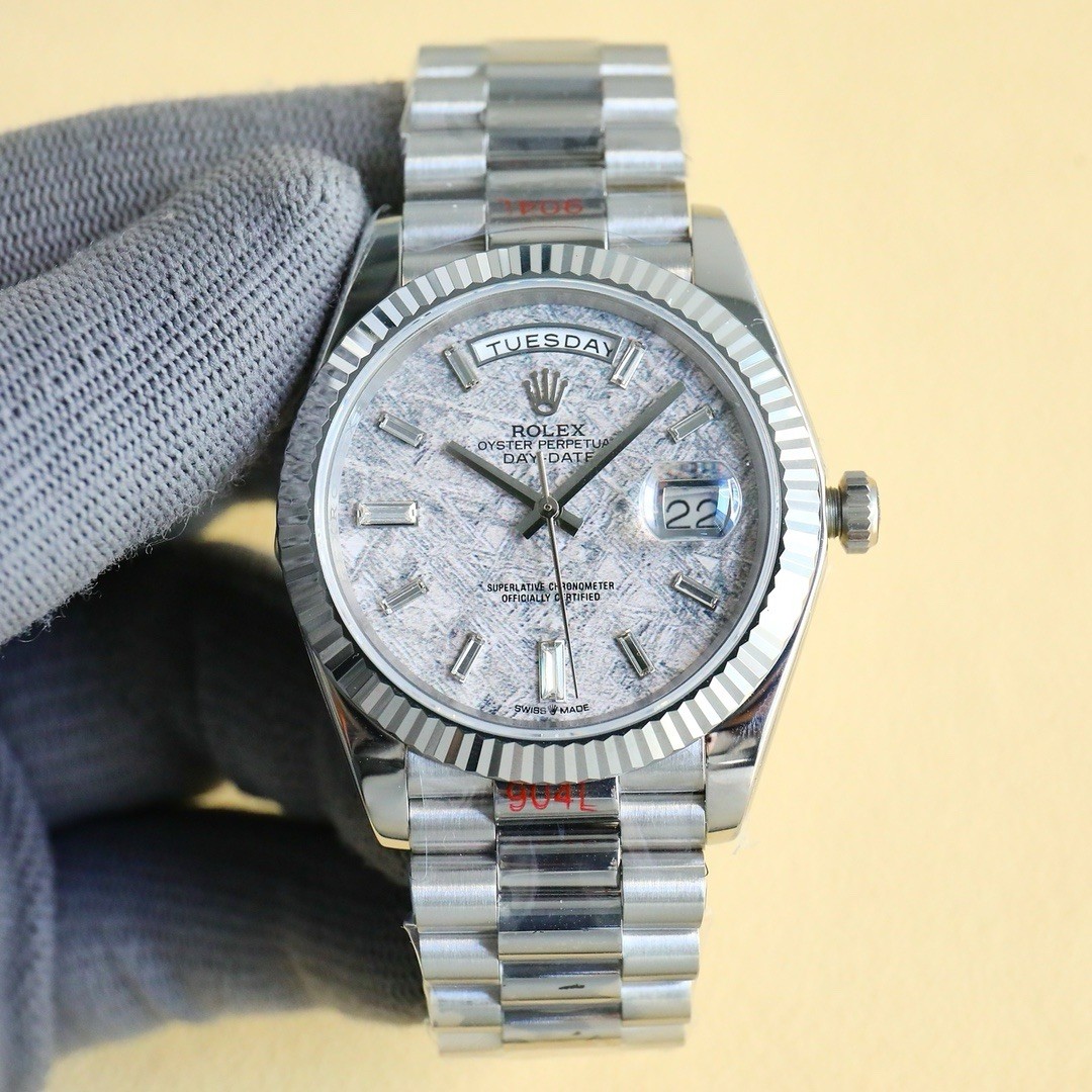 Rolex Oyster Perpetual Day-Date 40mm Fluted Bezel Auto Day/Date Bracelet