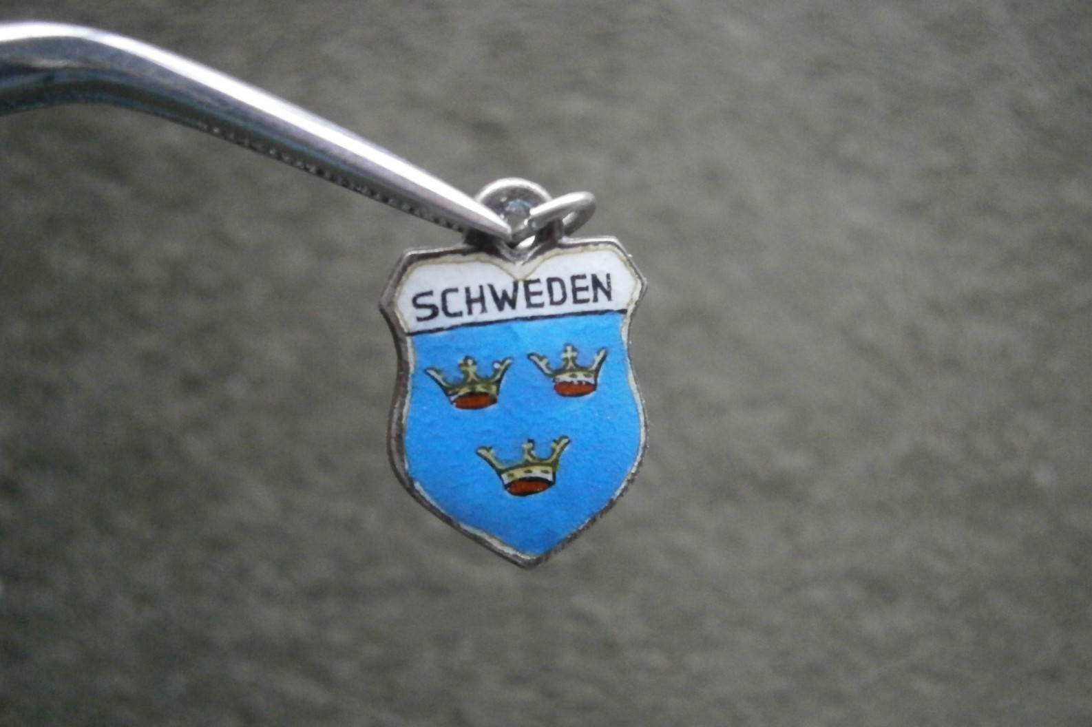 Sweden Schweden Vintage REU 835 Silver Enamel Travel Shield Bracelet Charm 1.1g