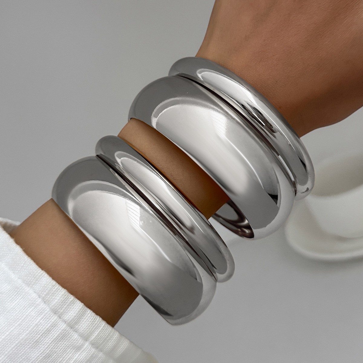 Gold Bangle Bracelet Set 4Pcs Chunky Smooth Curved Geometric Fashion Jewelry