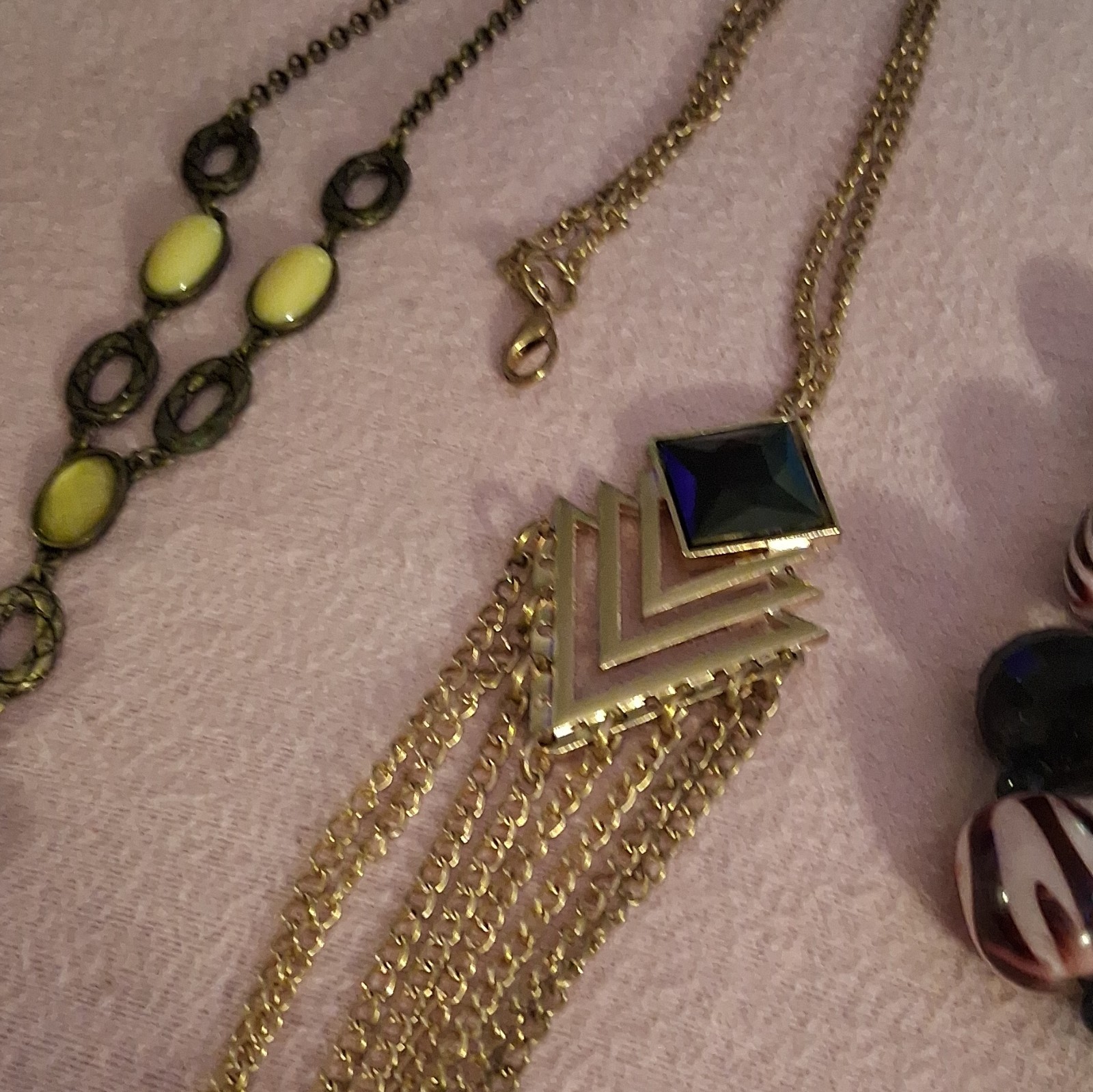 Women’s Fashion Mixed Jewelry Lot of 5- Necklaces/Chain/Bracelet Gold/Black