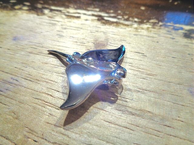 45mm Hawaiian Rhodium Plated Brass Genuine Inlaid Koa Wood Manta Ray Pendant #2