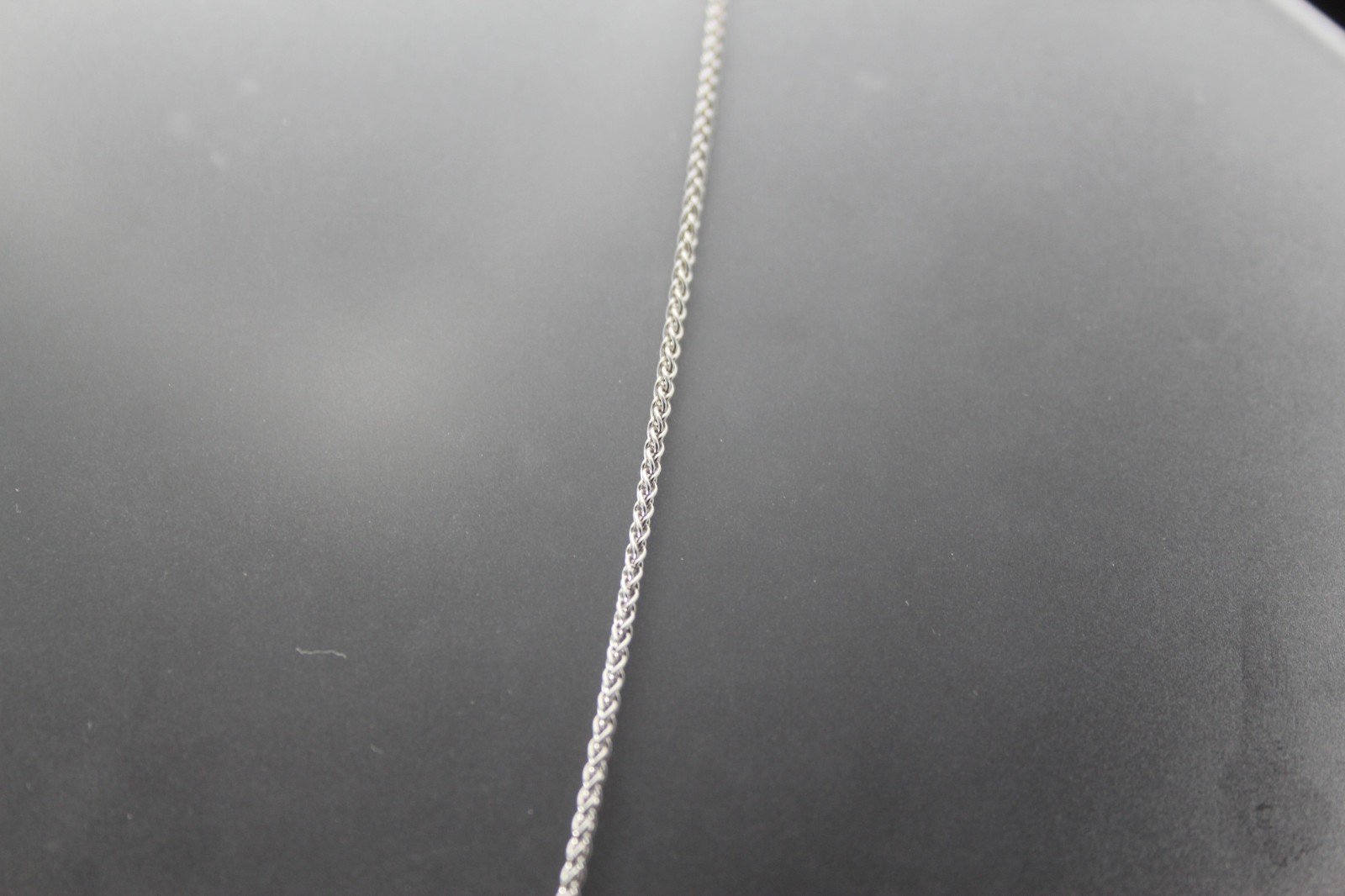 14K White Gold Wheat Chain Necklace 5.4 grams 20″ long, 1/16″ wide (NEC5973x)