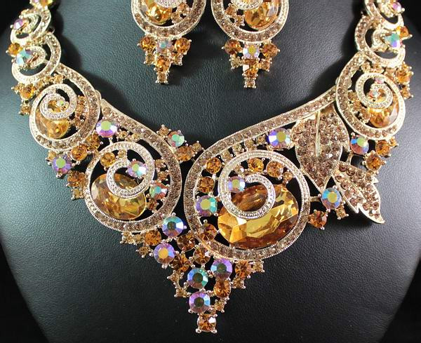 ORNATE GOLD AUSTRIAN RHINESTONE BIB STATEMENT NECKLACE EARRING SET BRIDAL N1669G