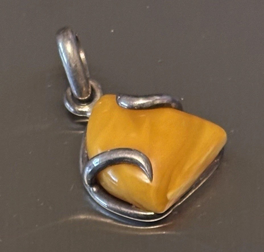 Vintage 925 Sterling Butterscotch Egg Yolk Amber Pendant 17” Silver Necklace 9g