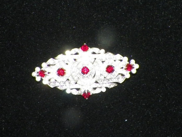 VINTAGE CORO ART DECO DUETTE BROOCH SILVERTONE & RED STONES 3″