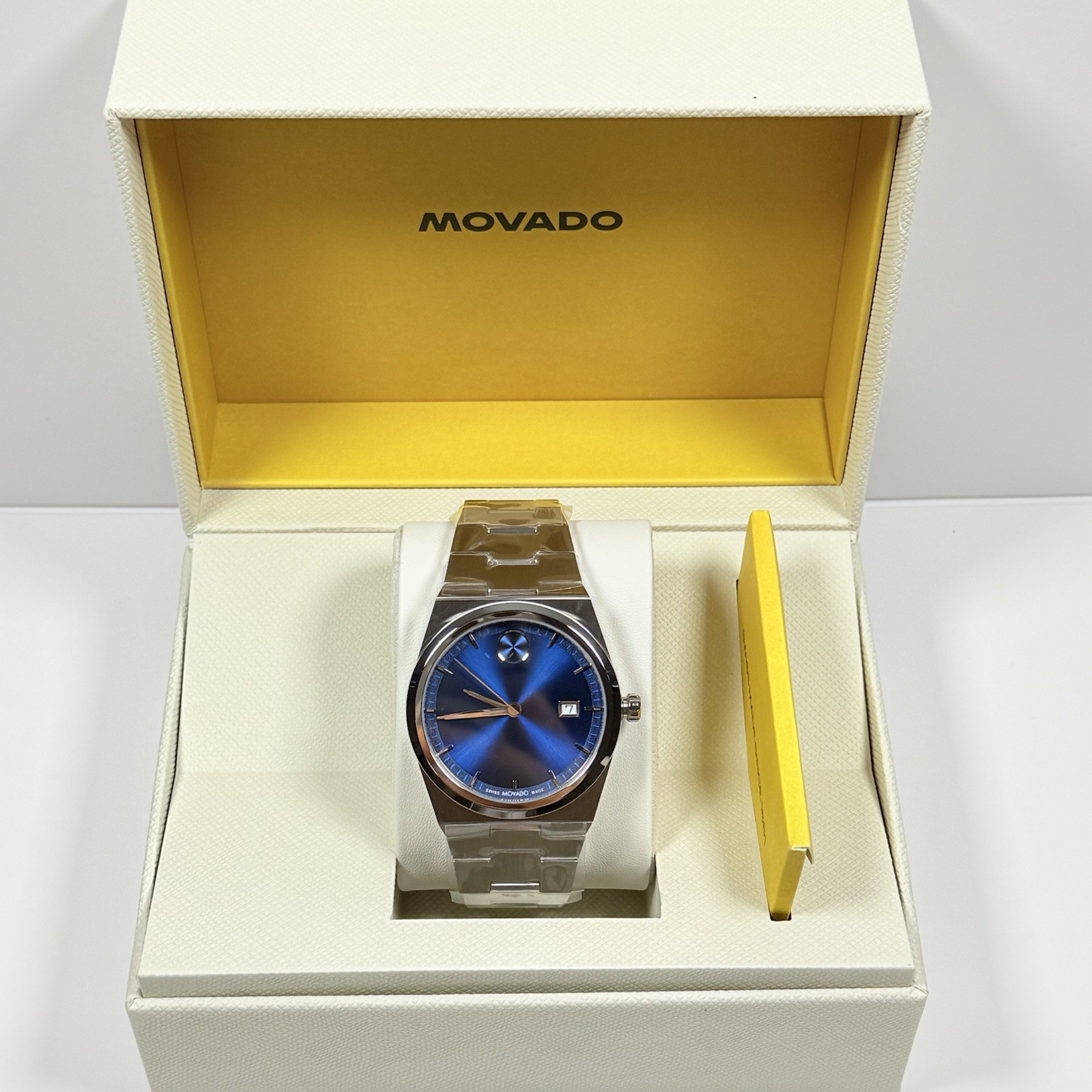 Movado Bold Quest 3601221 Blue Sunray Dial Stainless Steel 40mm Unisex Watch.