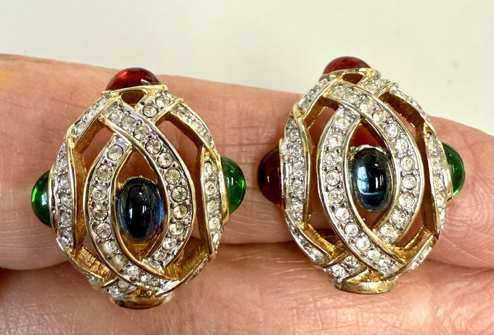 VTG.Nina Ricci Signed Gold Tone Rhinestone Multicolor Cabochon Clip On Earrings
